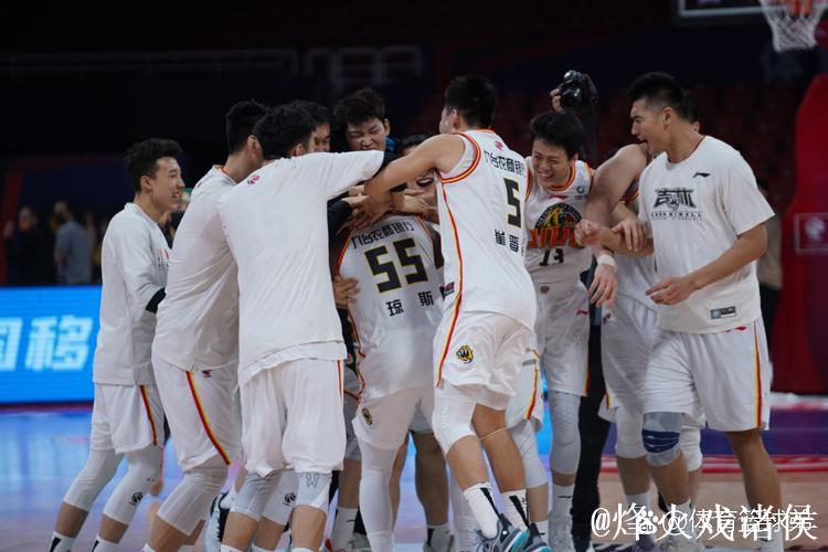 一日双赛 四川队一胜一负 一日双赛 四川队一胜一负