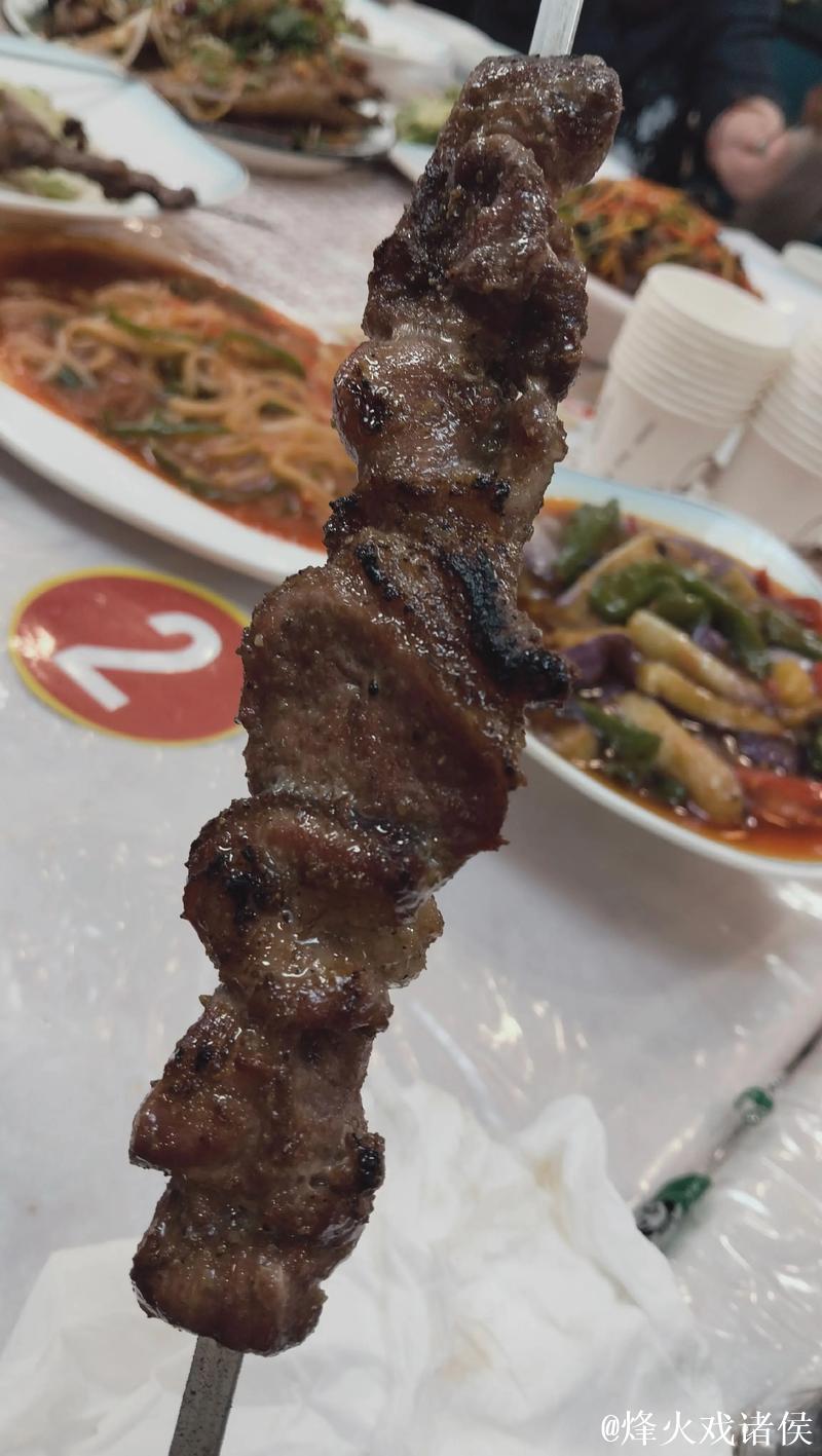 亚当斯社媒晒照:今天战斧劈扣,赛后奖励自己吃中餐羊肉串 亚当斯社媒晒照:今天战斧劈扣,赛后奖励自己吃中餐羊肉串